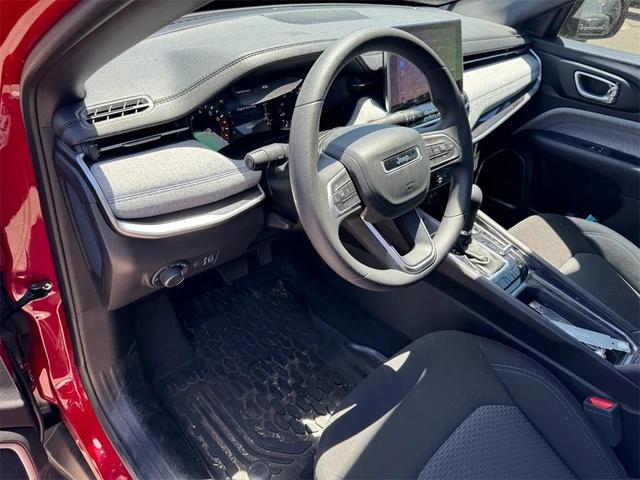 Photo of 2023 Redline Pearlcoat Jeep Compass