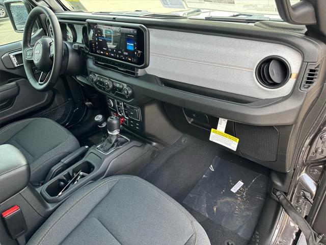 Photo of 2025 Granite Crystal Metallic Clearcoat Jeep Wrangler