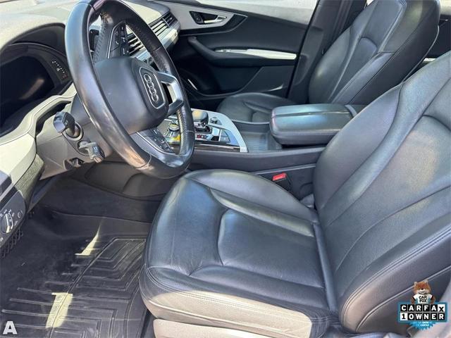 Photo of 2018 Orca Black Metallic Audi Q7