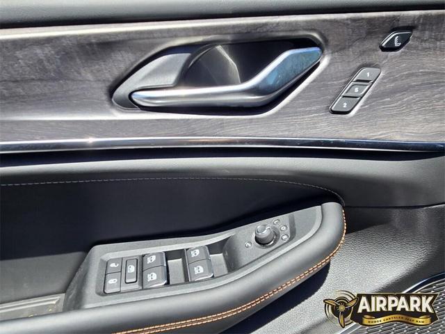 Photo of 2025 Baltic Gray Jeep Grand Cherokee