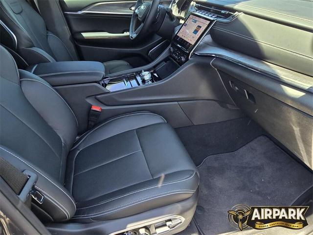 Photo of 2025 Baltic Gray Jeep Grand Cherokee