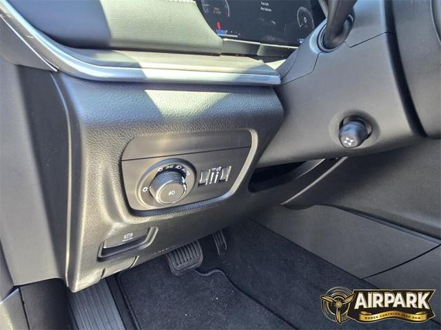 Photo of 2025 Baltic Gray Jeep Grand Cherokee