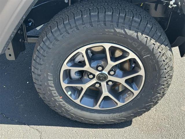 Photo of 2025 Granite Crystal Metallic Clearcoat Jeep Wrangler