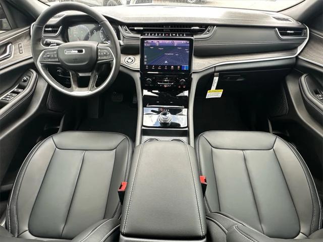 Photo of 2025 Baltic Gray Metallic Clearcoat Jeep Grand Cherokee