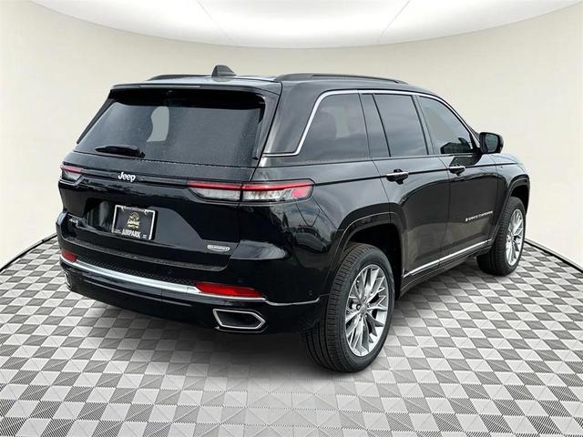 Photo of 2025 Diamond Black Crystal Pearlcoat Jeep Grand Cherokee