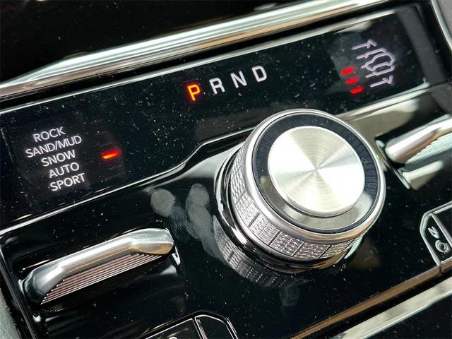 Photo of 2025 Diamond Black Crystal Pearlcoat Jeep Grand Cherokee