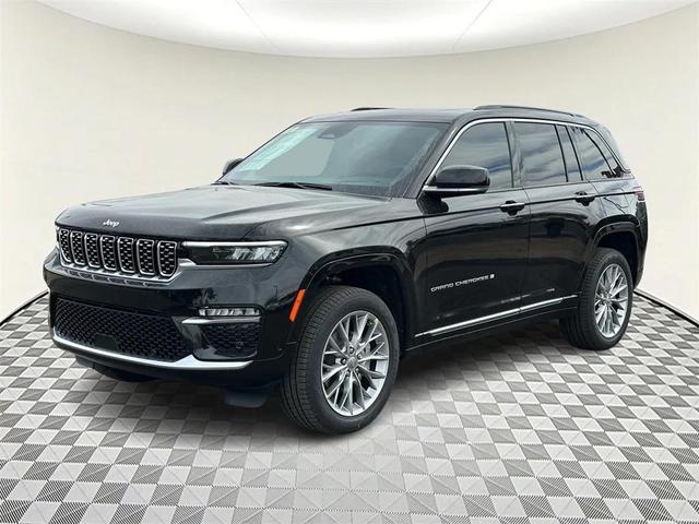 Photo of 2025 Diamond Black Crystal Pearlcoat Jeep Grand Cherokee