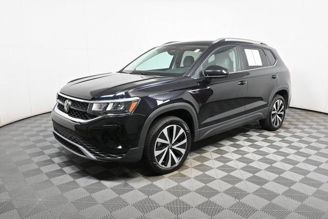 Photo of 2024 Deep Black Pearl Effect Volkswagen Taos