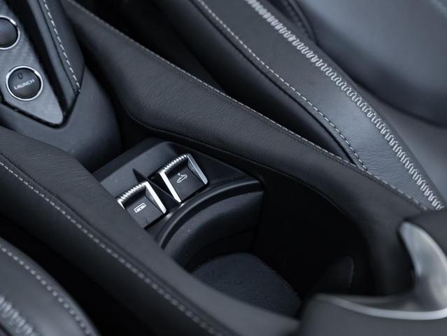 Photo of 2020 Onyx Black McLaren 720S