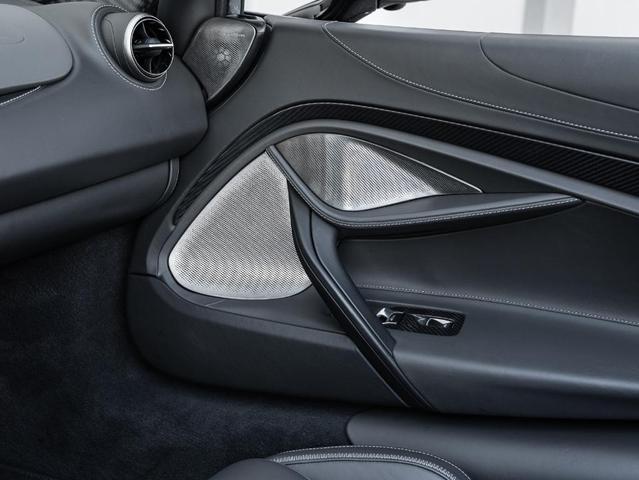 Photo of 2020 Onyx Black McLaren 720S