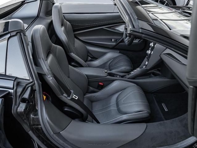 Photo of 2020 Onyx Black McLaren 720S