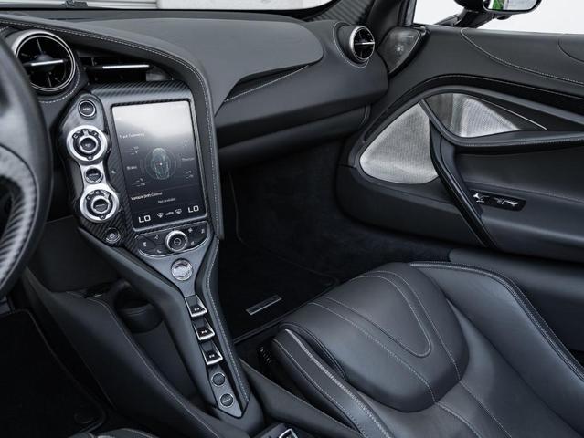 Photo of 2020 Onyx Black McLaren 720S