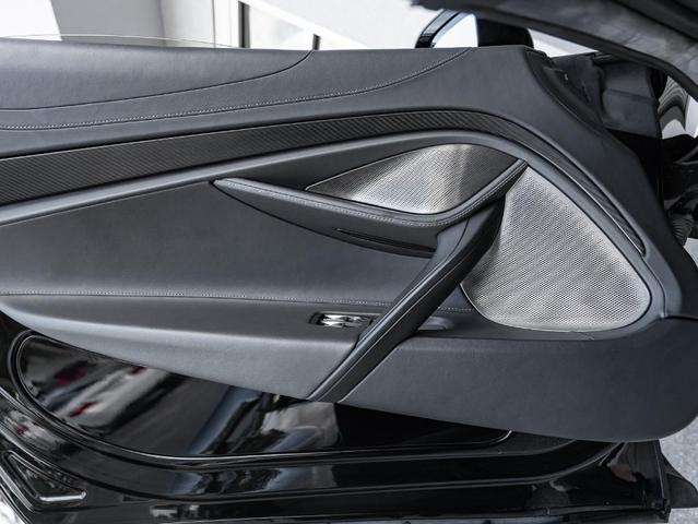 Photo of 2020 Onyx Black McLaren 720S
