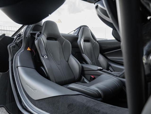 Photo of 2020 Onyx Black McLaren 720S