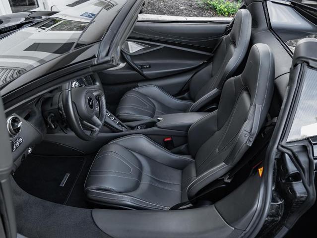 Photo of 2020 Onyx Black McLaren 720S
