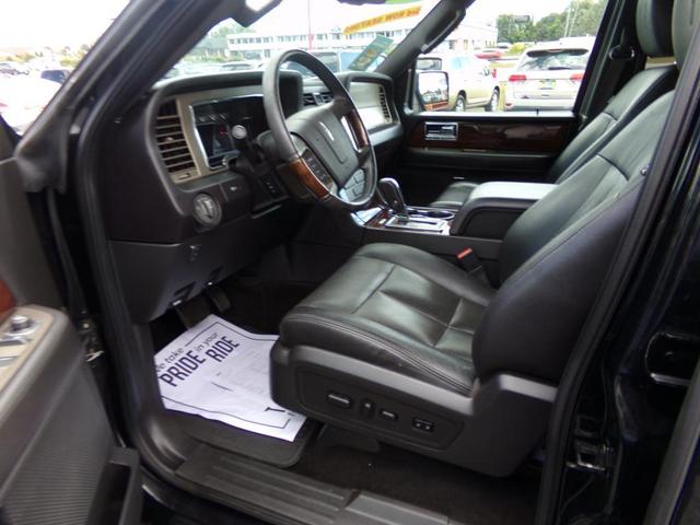 Photo of 2014 Tuxedo Black Lincoln Navigator
