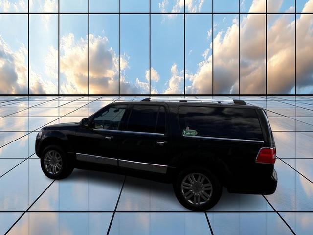 Photo of 2014 Tuxedo Black Lincoln Navigator