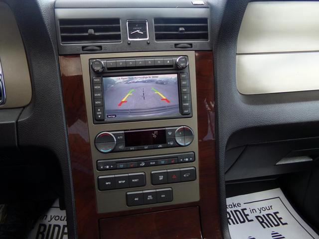 Photo of 2014 Tuxedo Black Lincoln Navigator