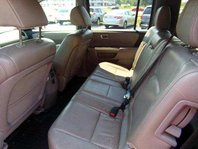 Photo of 2012 Black Honda Pilot