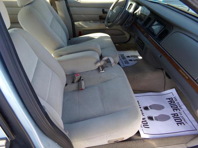 Photo of 2008 Blue Ford Crown Victoria