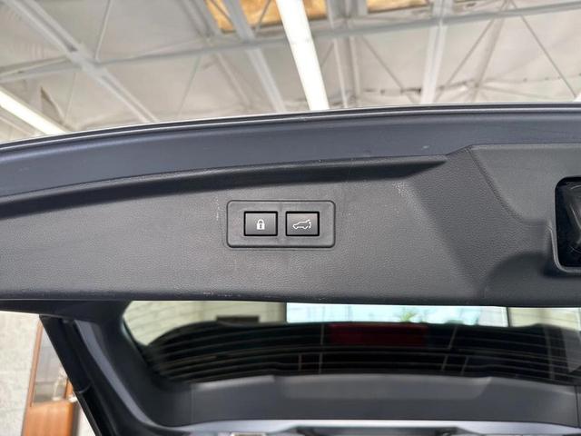 Photo of 2023 Ice Silver Metallic Subaru Outback