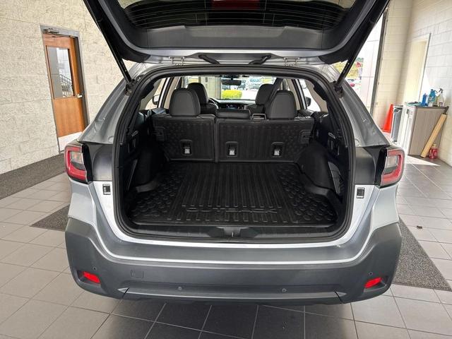 Photo of 2023 Ice Silver Metallic Subaru Outback