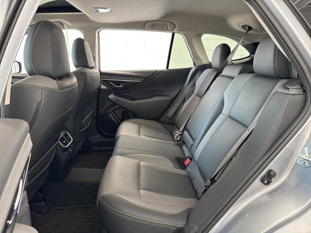Photo of 2023 Ice Silver Metallic Subaru Outback