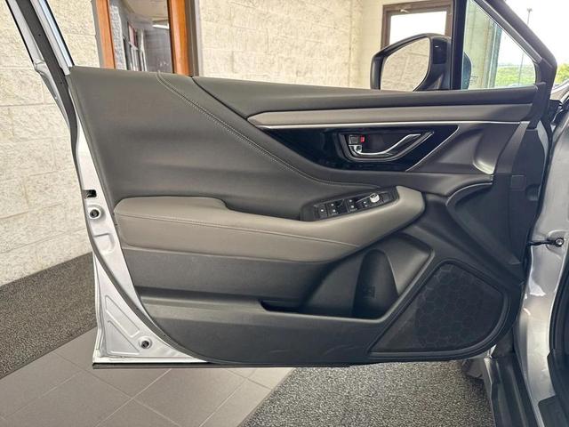 Photo of 2023 Ice Silver Metallic Subaru Outback