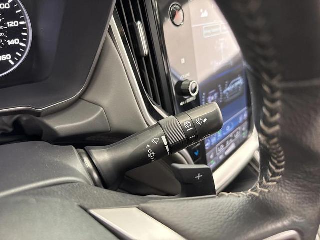 Photo of 2023 Ice Silver Metallic Subaru Outback