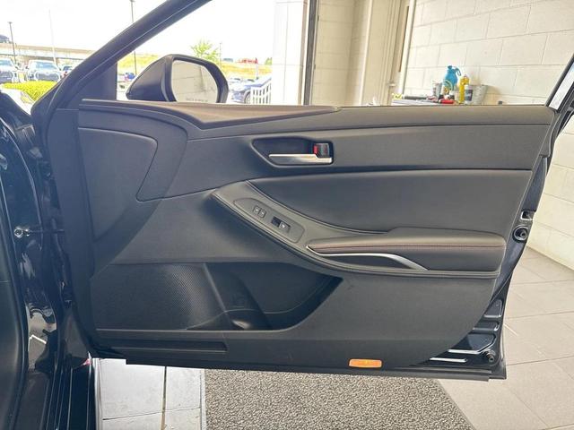 Photo of 2021 Midnight Black Metallic Toyota Avalon