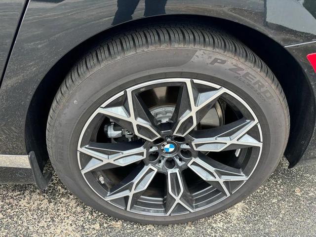 Photo of 2024 Black Sapphire Metallic BMW i7