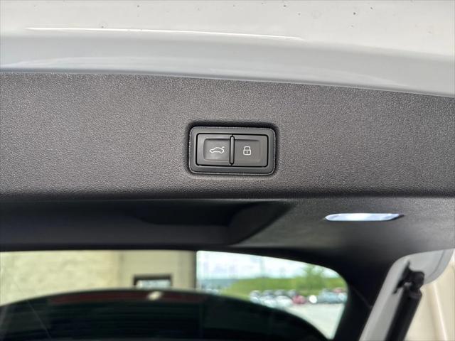 Photo of 2025 Glacier White Audi Q5