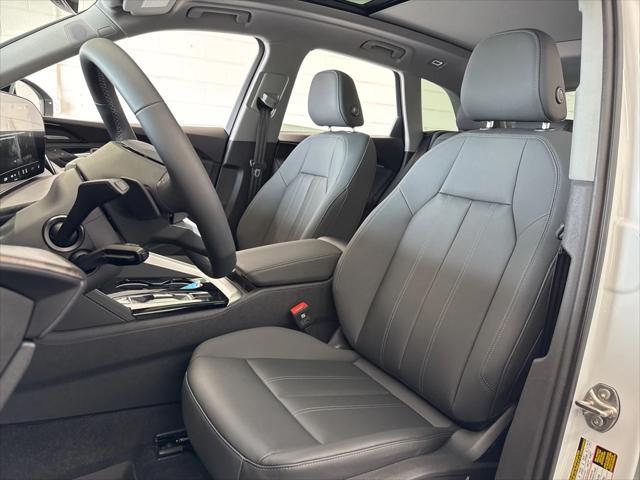 Photo of 2025 Glacier White Audi Q5