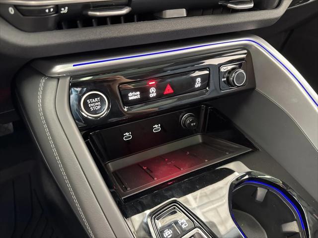 Photo of 2025 Glacier White Audi Q5