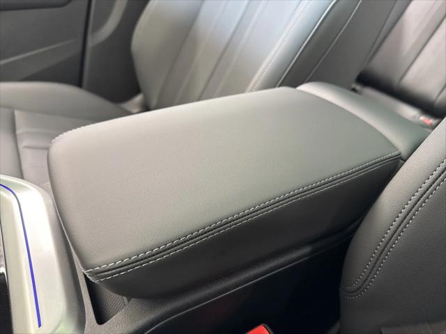 Photo of 2025 Glacier White Audi Q5