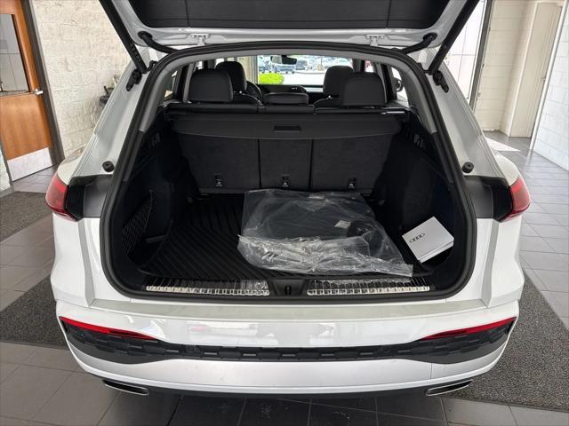 Photo of 2025 Glacier White Audi Q5