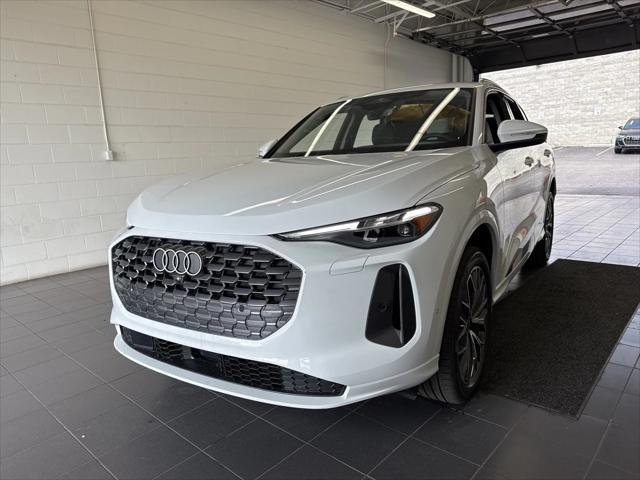 Photo of 2025 Glacier White Audi Q5
