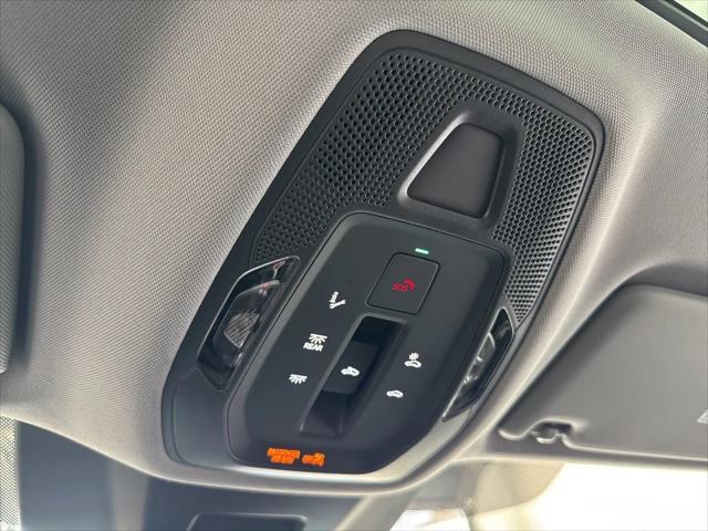 Photo of 2025 Glacier White Audi Q5
