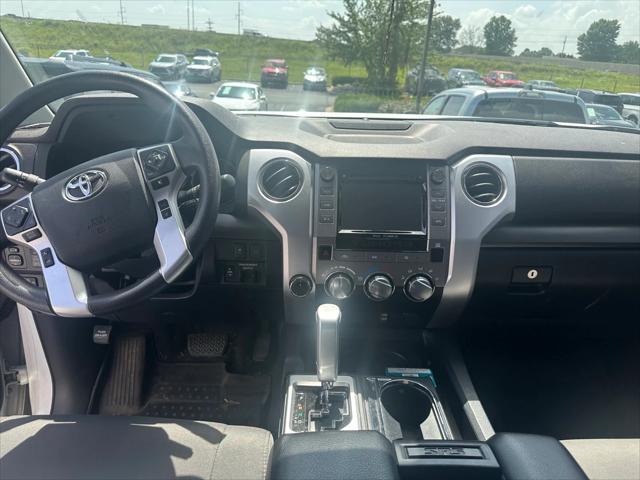 Photo of 2019 Super White Toyota Tundra
