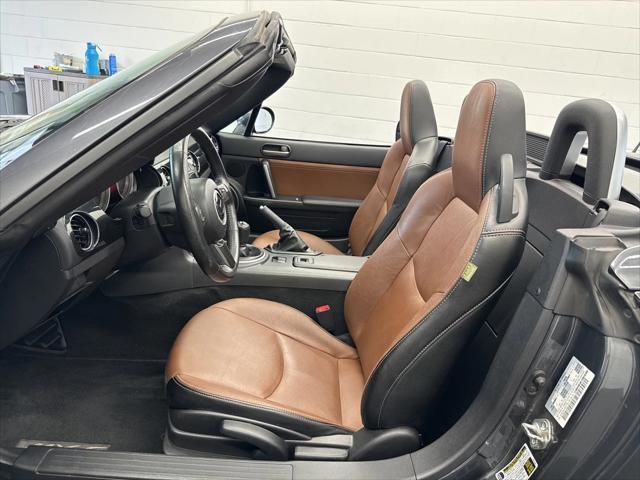 Photo of 2015 Meteor Gray Mazda MX-5 Miata