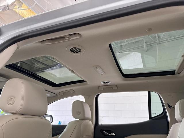 Photo of 2023 White Frost Tricoat GMC Acadia