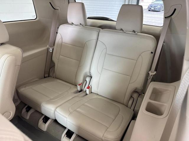 Photo of 2023 White Frost Tricoat GMC Acadia