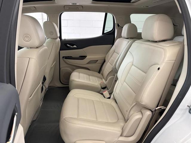 Photo of 2023 White Frost Tricoat GMC Acadia
