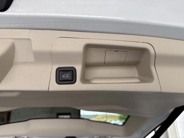 Photo of 2023 White Frost Tricoat GMC Acadia