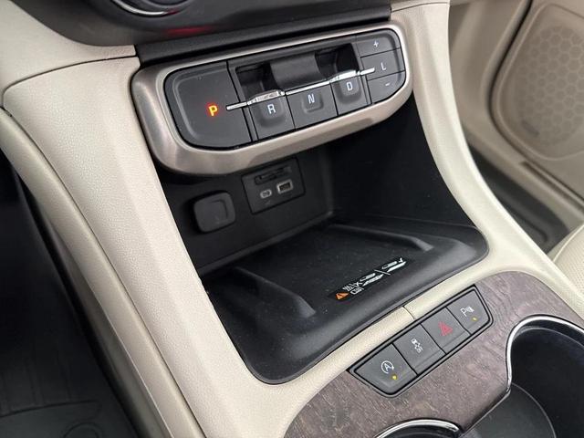 Photo of 2023 White Frost Tricoat GMC Acadia