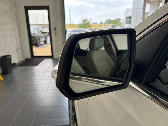 Photo of 2023 White Frost Tricoat GMC Acadia