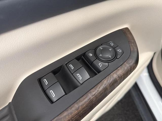 Photo of 2023 White Frost Tricoat GMC Acadia