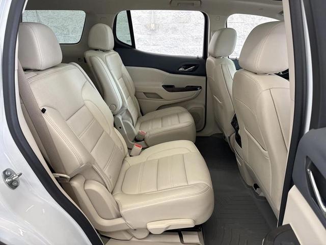 Photo of 2023 White Frost Tricoat GMC Acadia