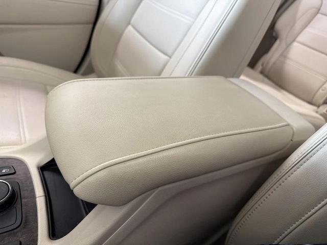 Photo of 2023 White Frost Tricoat GMC Acadia