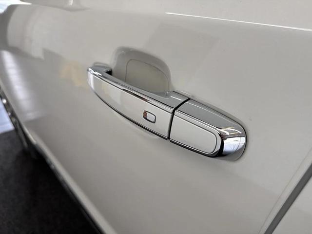 Photo of 2023 White Frost Tricoat GMC Acadia